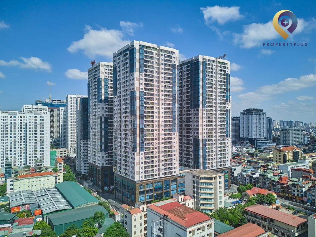 Tòa nhà TNR Gold Season với kiến trúc hiện đại và mặt kính xanh nổi bật